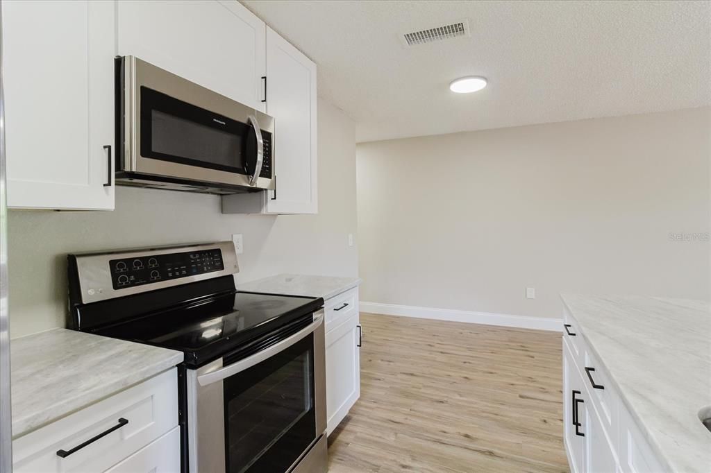 For Rent: $1,700 (3 beds, 2 baths, 2275 Square Feet)