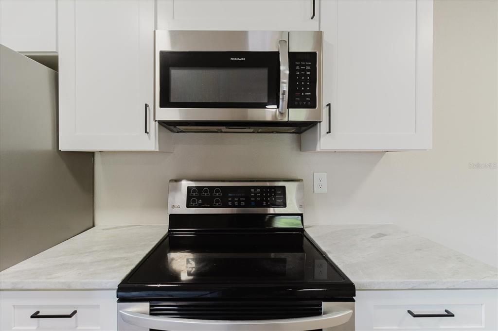 For Rent: $1,700 (3 beds, 2 baths, 2275 Square Feet)