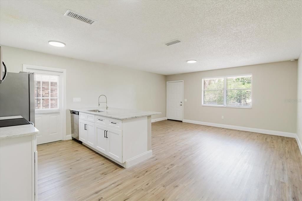 For Rent: $1,700 (3 beds, 2 baths, 2275 Square Feet)