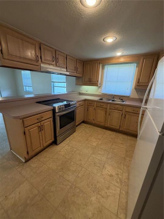 For Rent: $2,500 (3 beds, 2 baths, 1676 Square Feet)