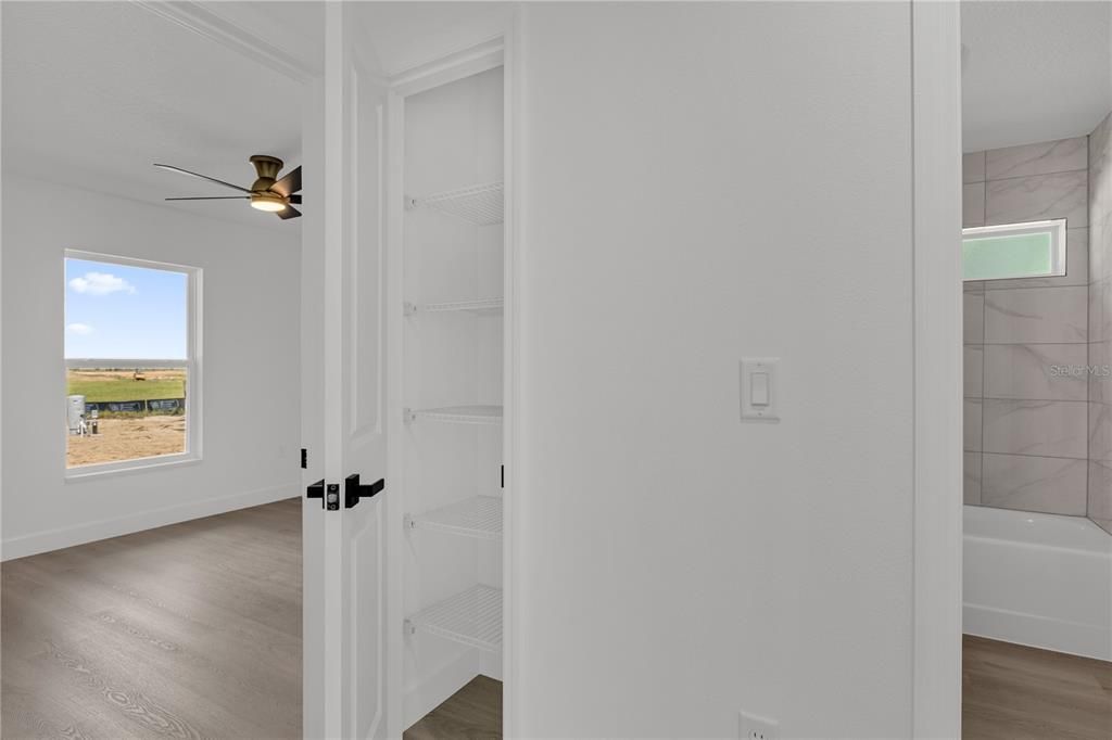 Activo con contrato: $299,000 (3 camas, 2 baños, 1532 Pies cuadrados)