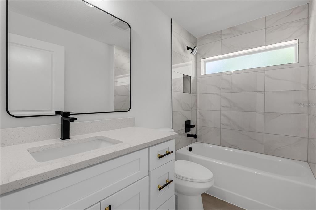 Activo con contrato: $299,000 (3 camas, 2 baños, 1532 Pies cuadrados)