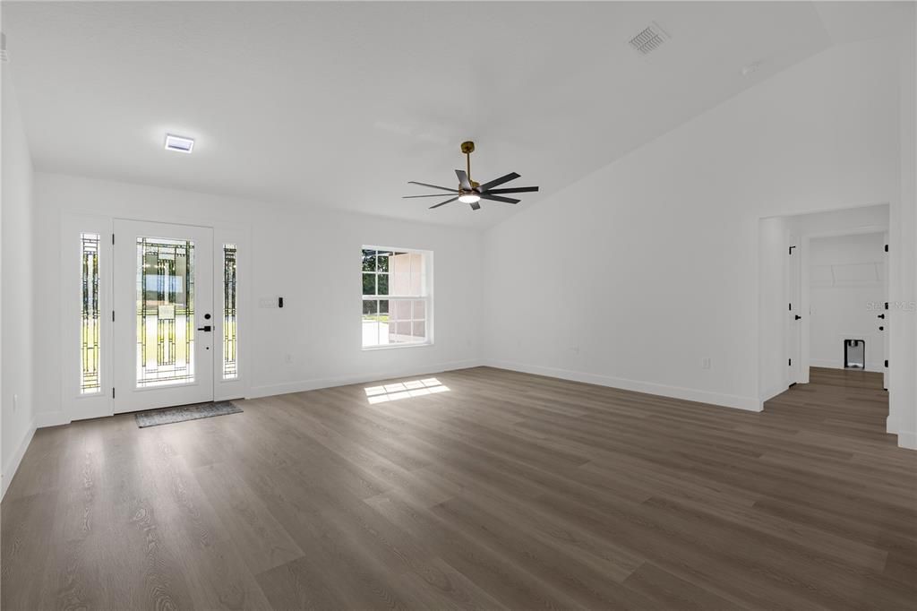 Activo con contrato: $299,000 (3 camas, 2 baños, 1532 Pies cuadrados)