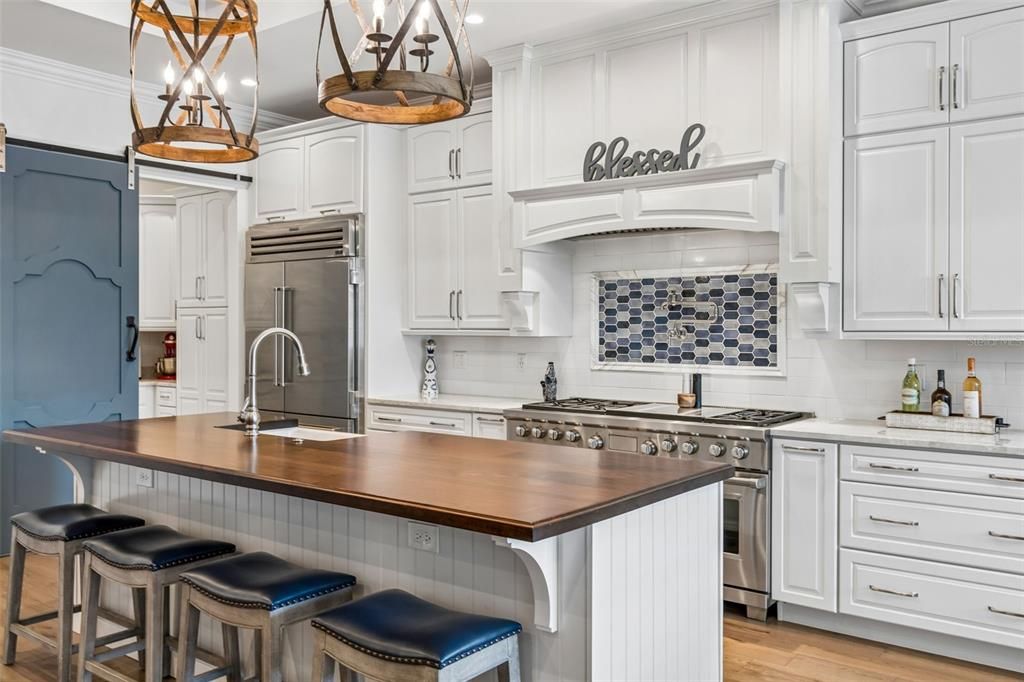 For Sale: $1,995,000 (4 beds, 3 baths, 3696 Square Feet)