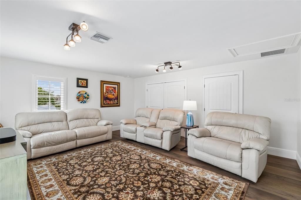 For Sale: $1,995,000 (4 beds, 3 baths, 3696 Square Feet)