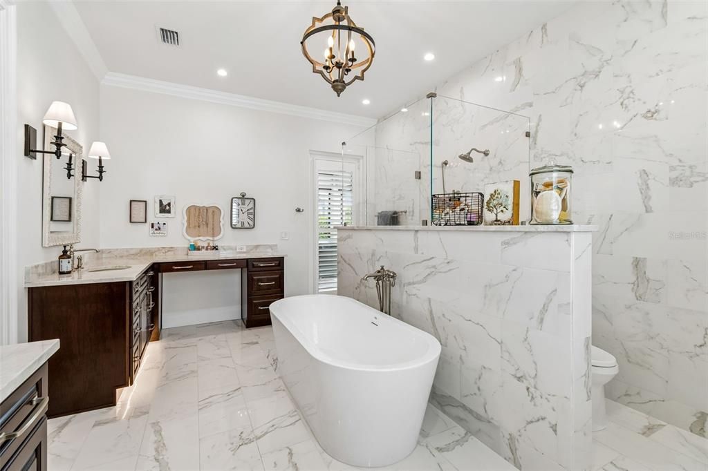 For Sale: $1,995,000 (4 beds, 3 baths, 3696 Square Feet)
