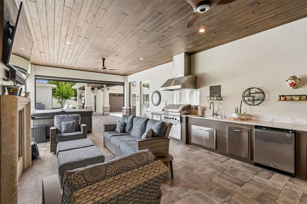 For Sale: $1,995,000 (4 beds, 3 baths, 3696 Square Feet)