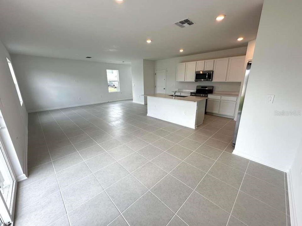 For Rent: $2,190 (4 beds, 2 baths, 1880 Square Feet)