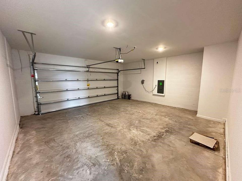 For Rent: $2,190 (4 beds, 2 baths, 1880 Square Feet)