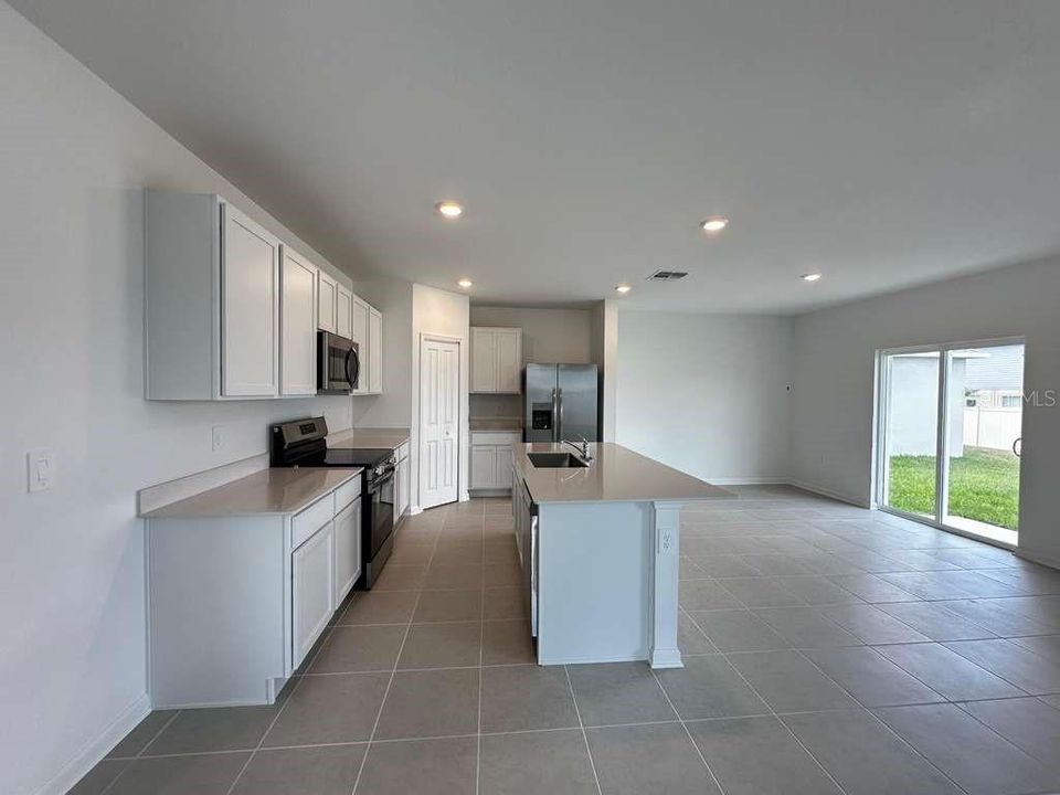 For Rent: $2,190 (4 beds, 2 baths, 1880 Square Feet)