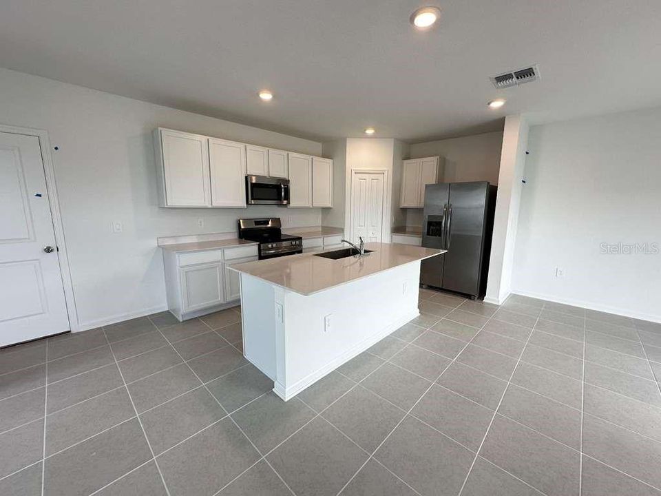 For Rent: $2,190 (4 beds, 2 baths, 1880 Square Feet)