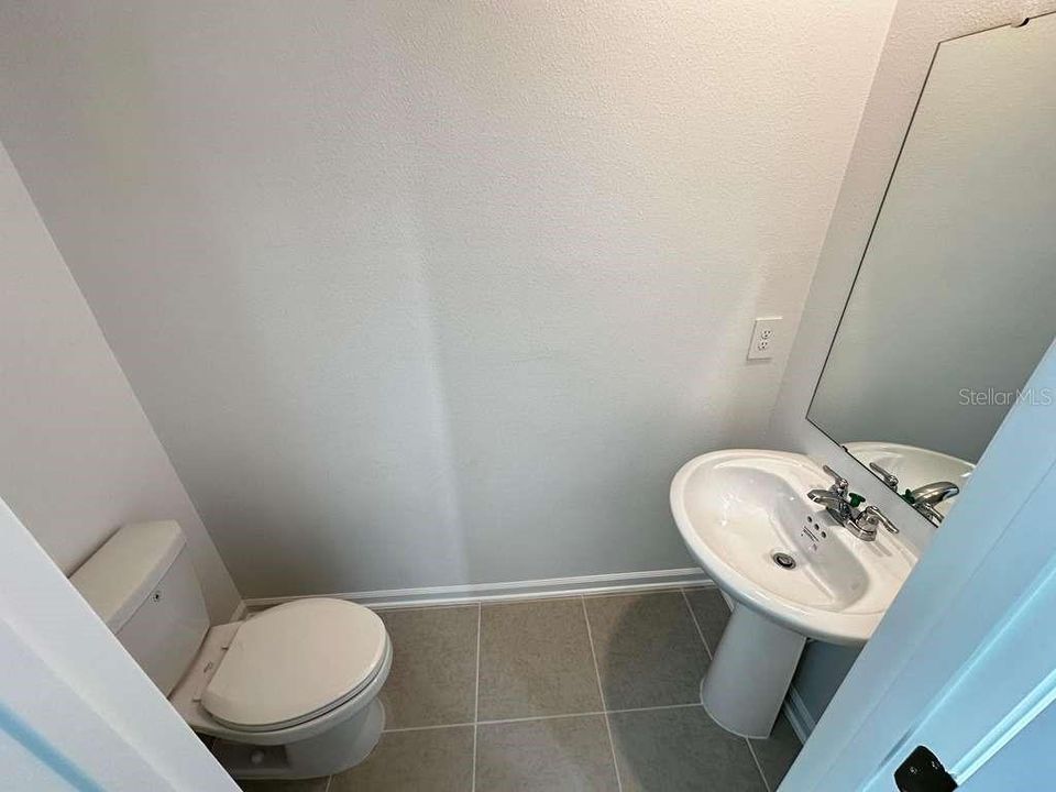 For Rent: $2,190 (4 beds, 2 baths, 1880 Square Feet)