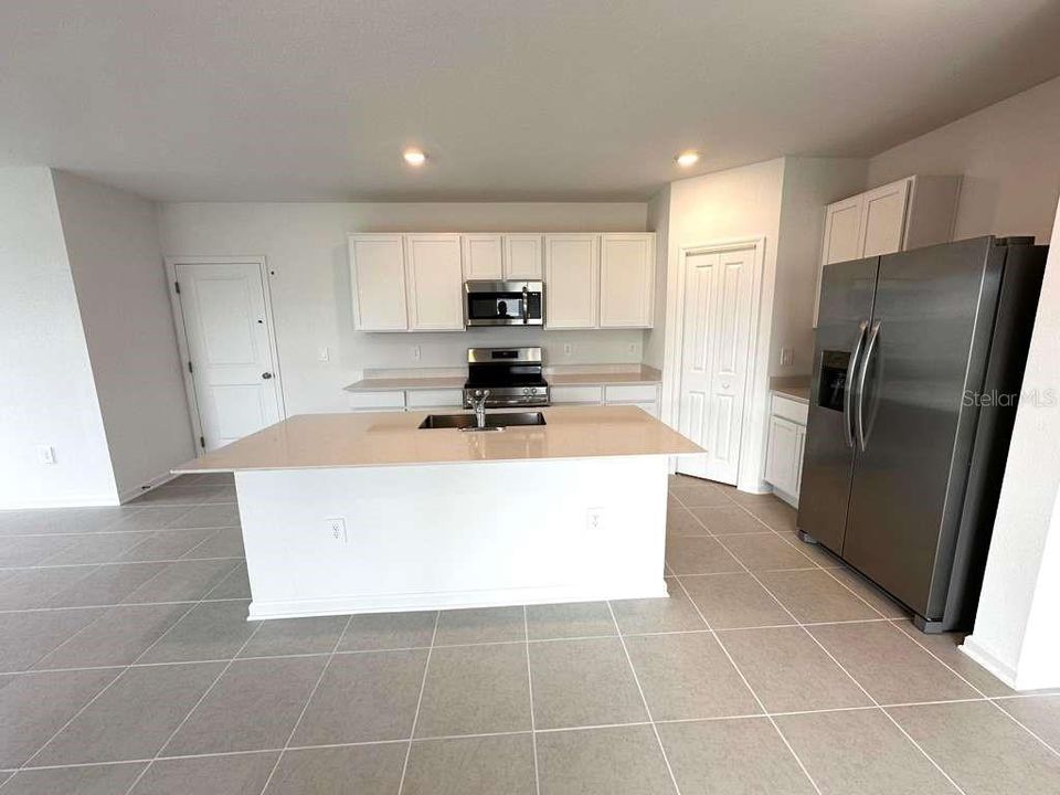 For Rent: $2,190 (4 beds, 2 baths, 1880 Square Feet)
