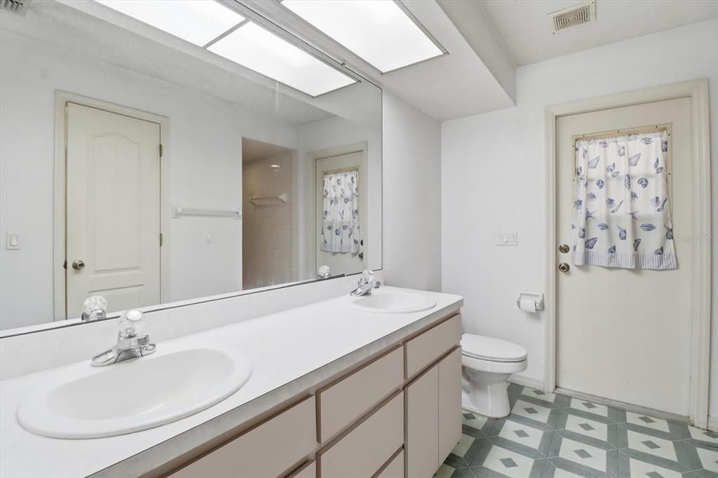 For Sale: $235,000 (3 beds, 2 baths, 1336 Square Feet)