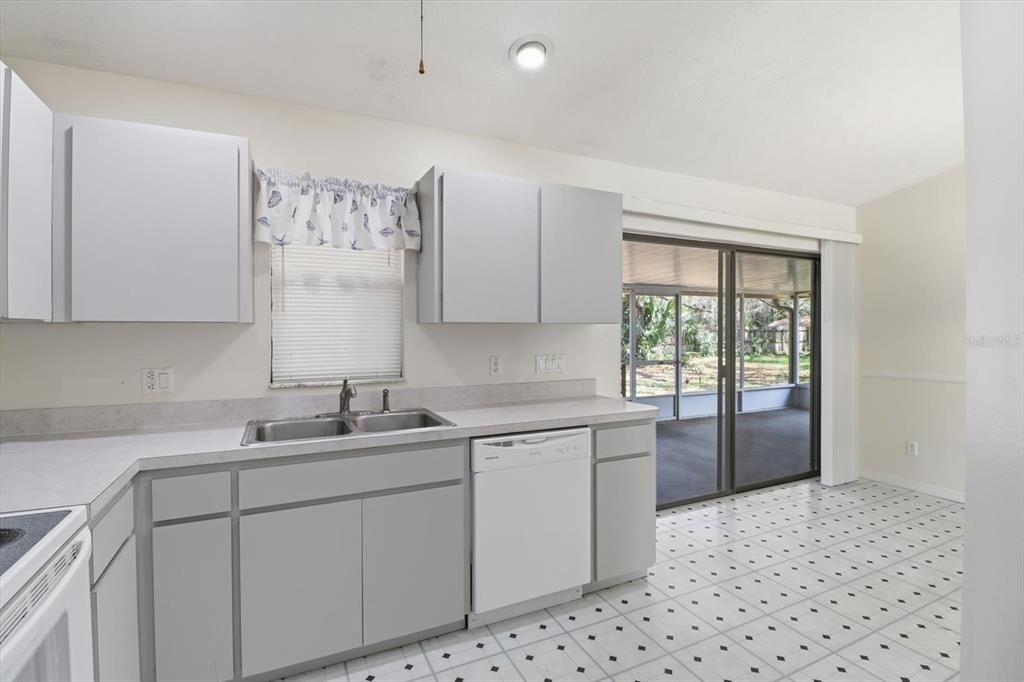 For Sale: $235,000 (3 beds, 2 baths, 1336 Square Feet)