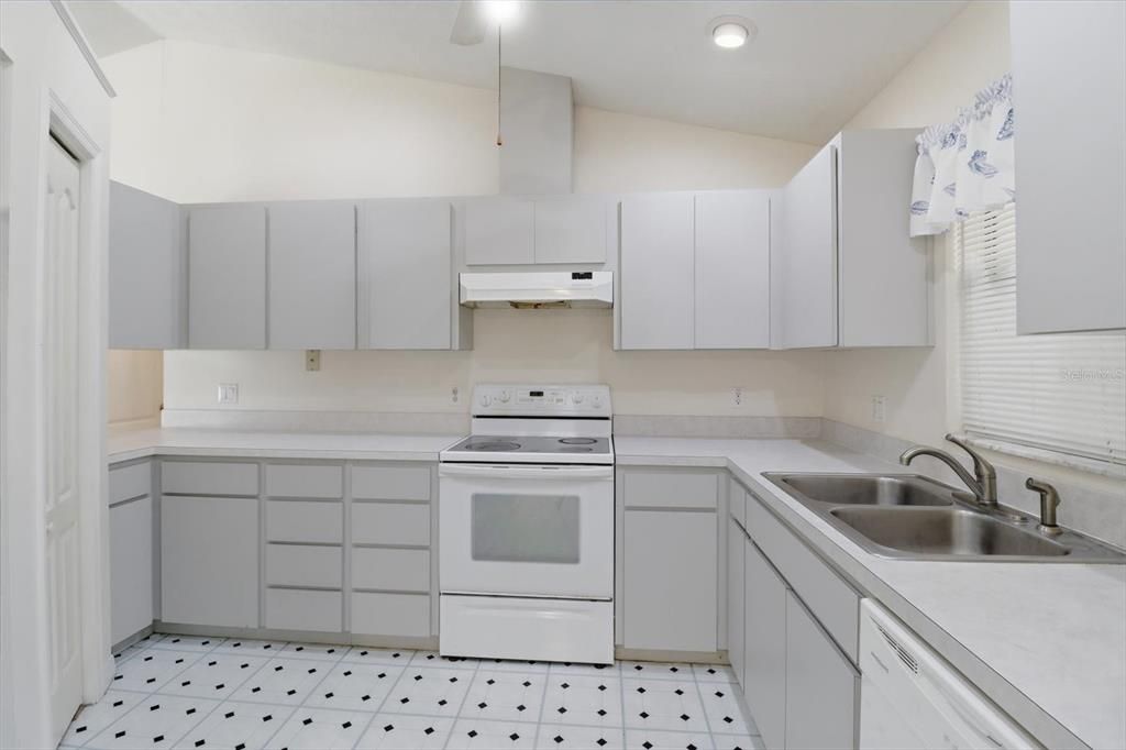 For Sale: $235,000 (3 beds, 2 baths, 1336 Square Feet)