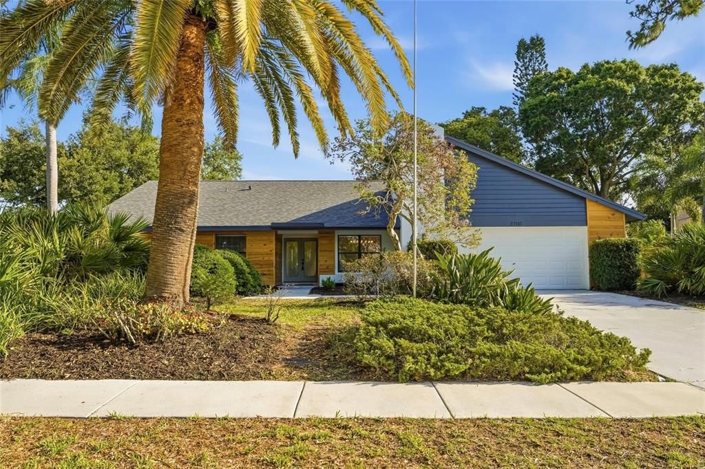 For Sale: $874,999 (4 beds, 2 baths, 2594 Square Feet)