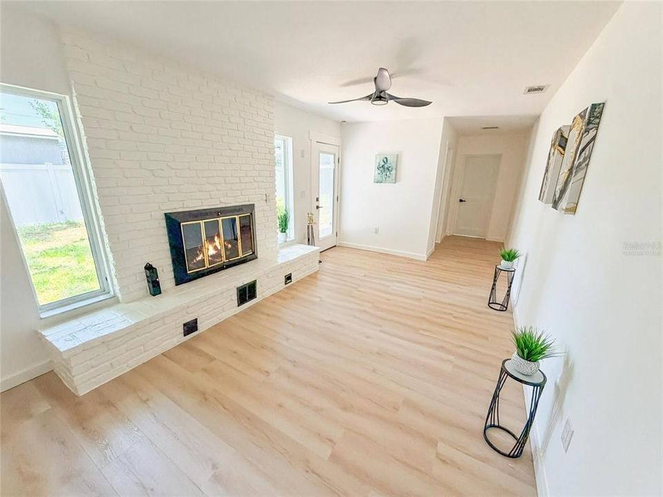 For Sale: $629,000 (4 beds, 3 baths, 1869 Square Feet)