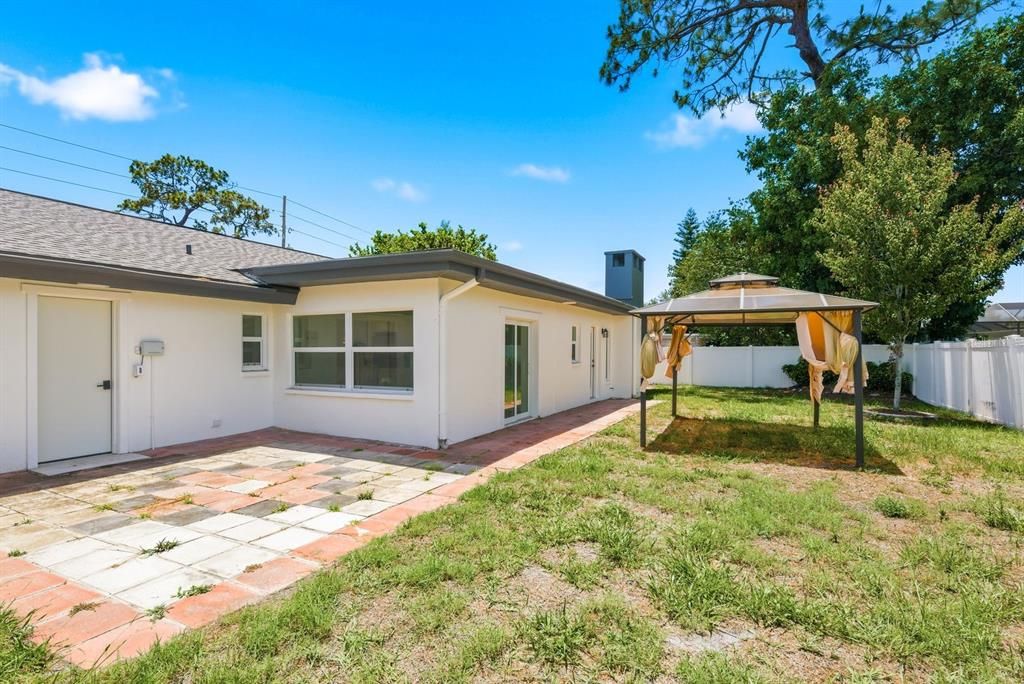 For Sale: $629,000 (4 beds, 3 baths, 1869 Square Feet)
