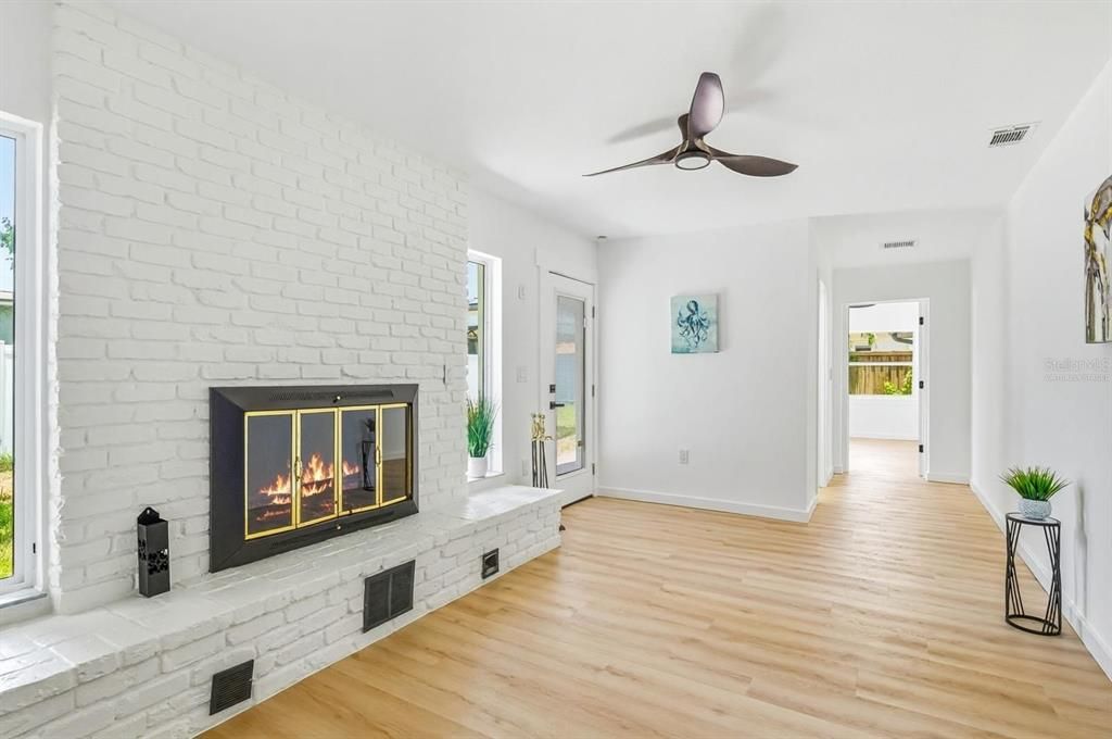 For Sale: $629,000 (4 beds, 3 baths, 1869 Square Feet)