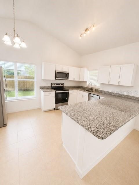 For Rent: $2,300 (3 beds, 2 baths, 1462 Square Feet)