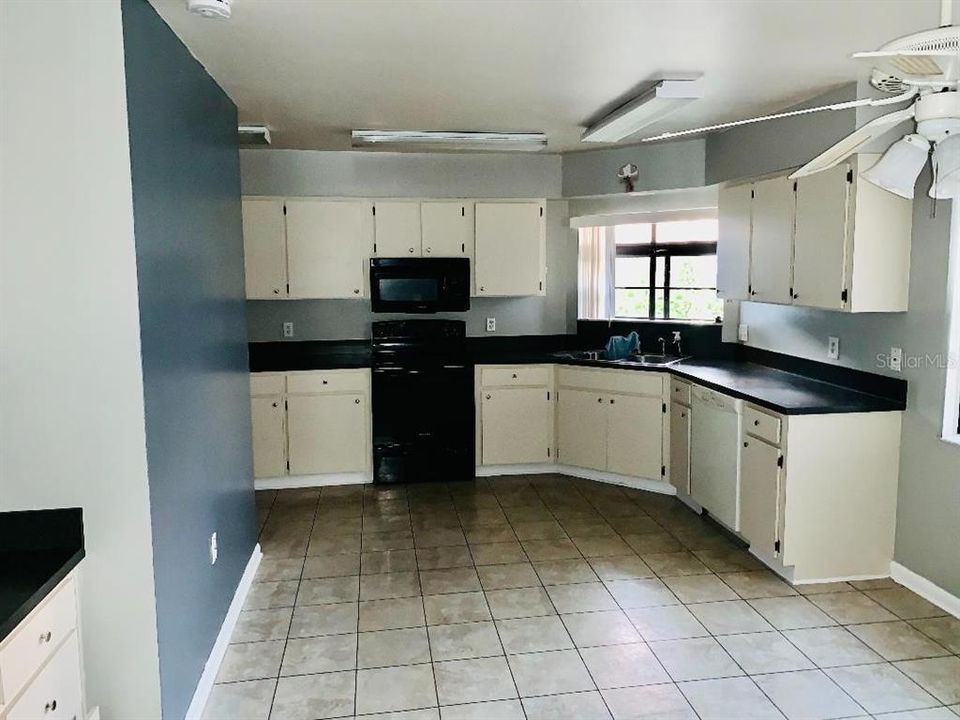 For Rent: $1,800 (2 beds, 2 baths, 1487 Square Feet)