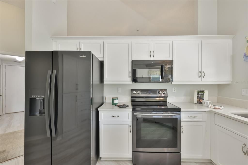 Active With Contract: $295,000 (3 beds, 2 baths, 1558 Square Feet)