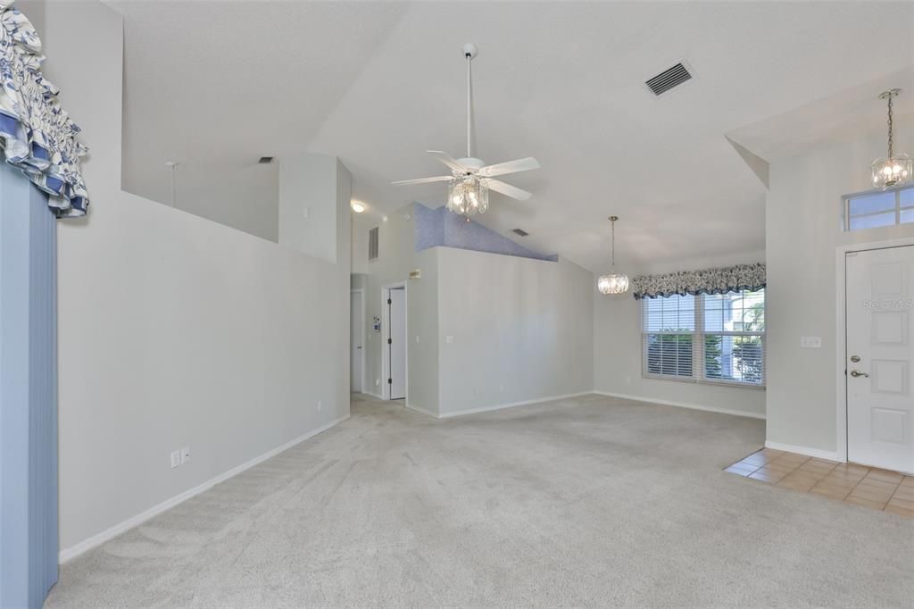 Active With Contract: $295,000 (3 beds, 2 baths, 1558 Square Feet)