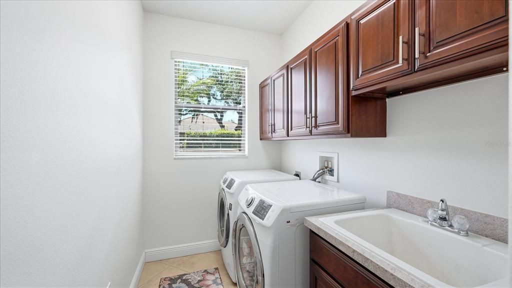For Sale: $1,235,000 (5 beds, 4 baths, 3672 Square Feet)