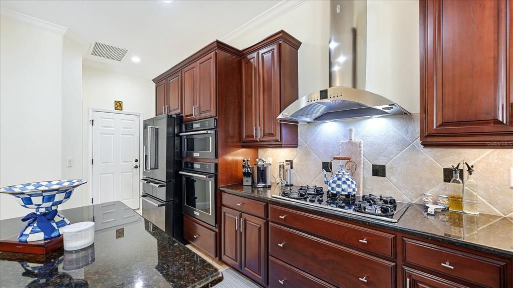 For Sale: $1,235,000 (5 beds, 4 baths, 3672 Square Feet)
