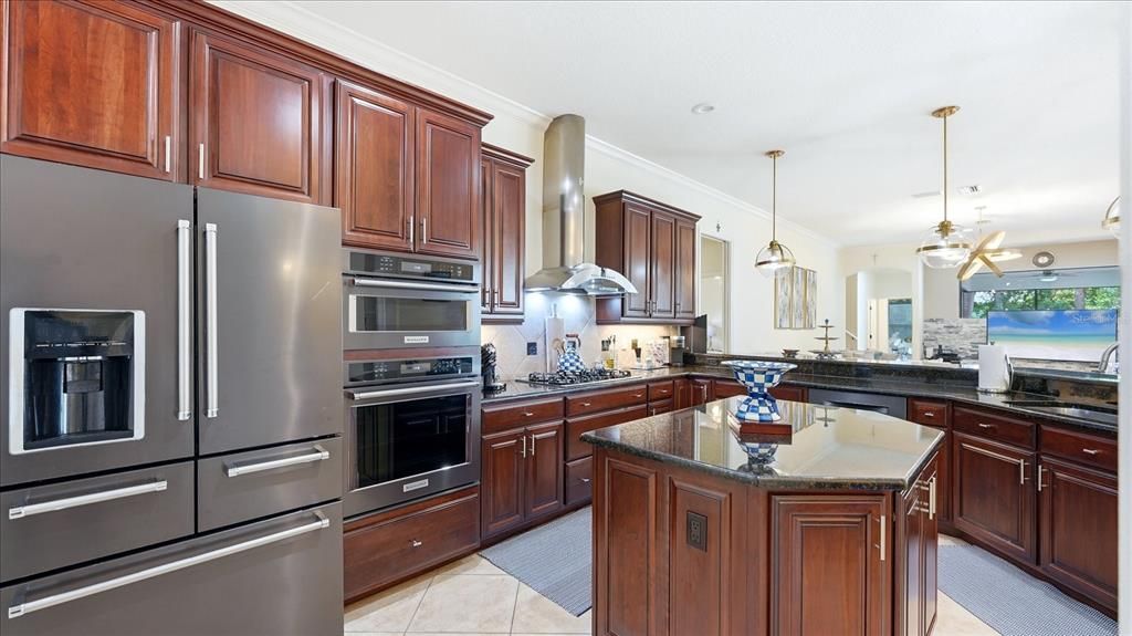 For Sale: $1,235,000 (5 beds, 4 baths, 3672 Square Feet)