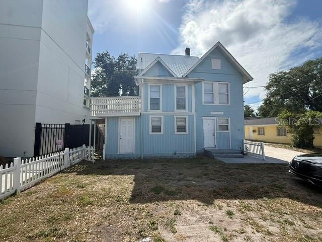 For Sale: $749,900 (0.28 acres)