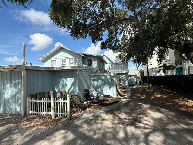 For Sale: $749,900 (0.28 acres)