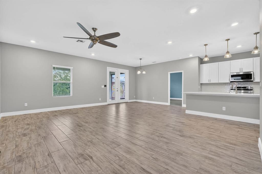 For Sale: $425,000 (4 beds, 2 baths, 1890 Square Feet)
