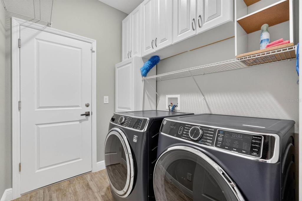 For Sale: $425,000 (4 beds, 2 baths, 1890 Square Feet)