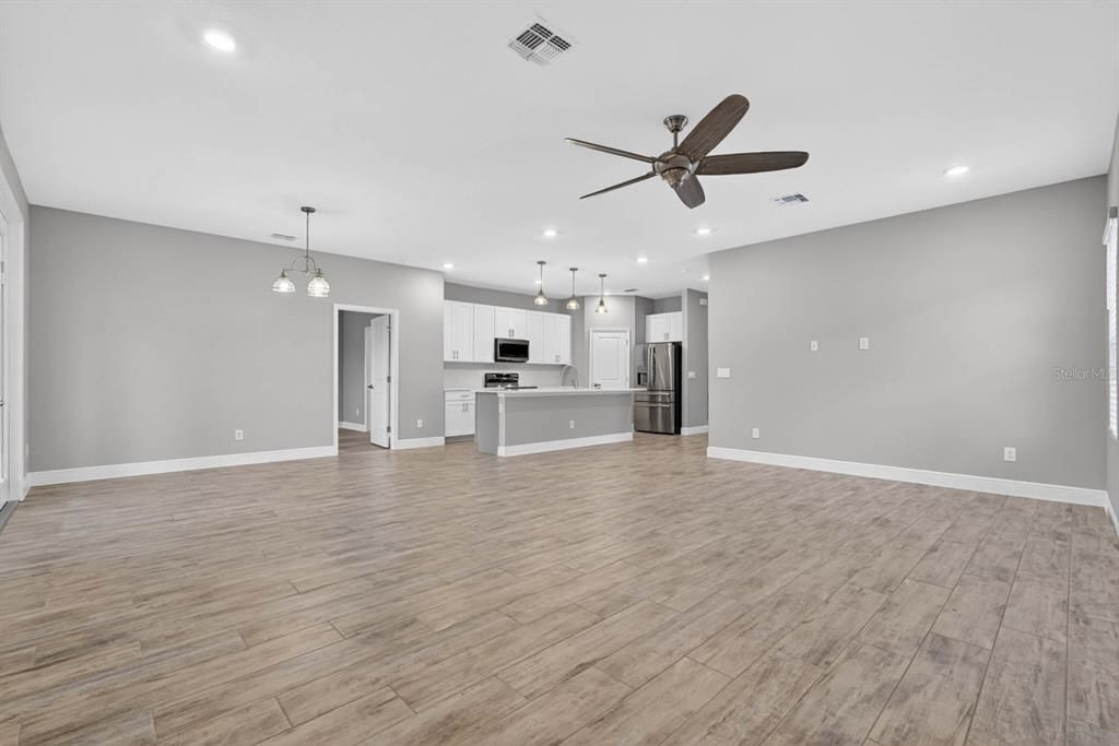 For Sale: $425,000 (4 beds, 2 baths, 1890 Square Feet)