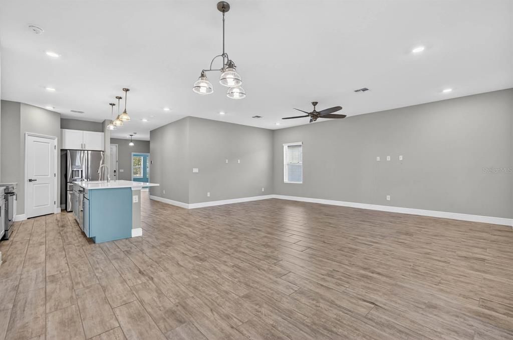 For Sale: $425,000 (4 beds, 2 baths, 1890 Square Feet)