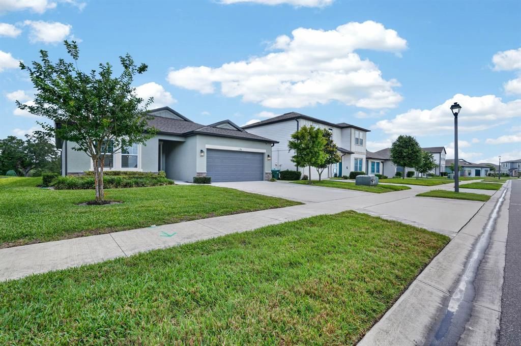 For Sale: $425,000 (4 beds, 2 baths, 1890 Square Feet)