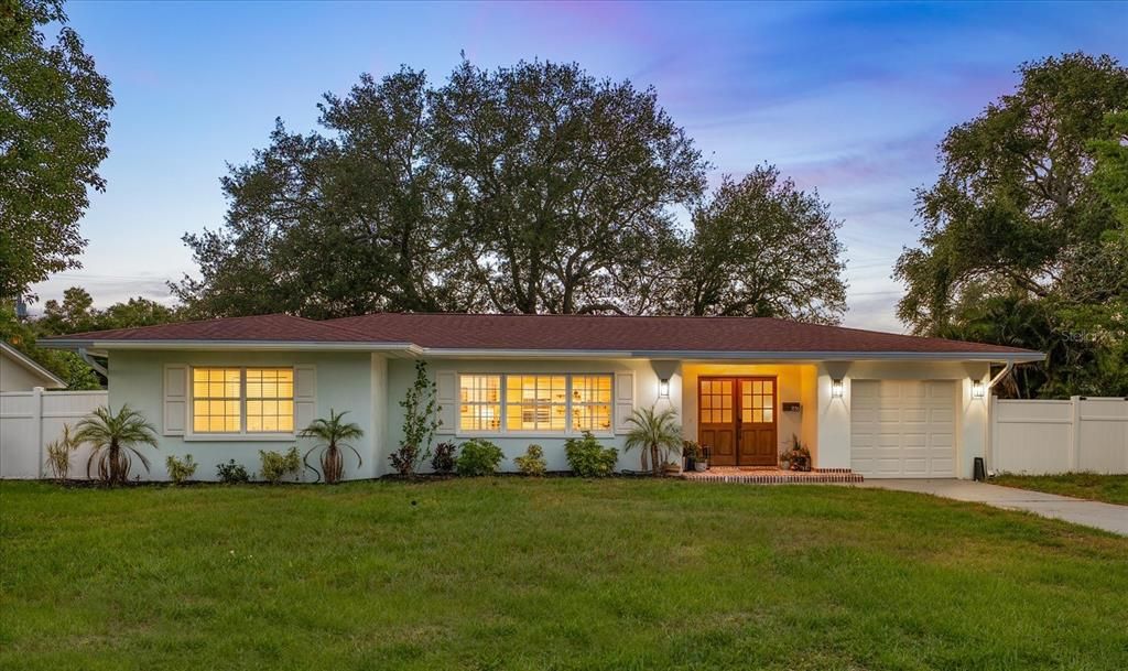 En Venta: $989,000 (3 camas, 2 baños, 2175 Pies cuadrados)
