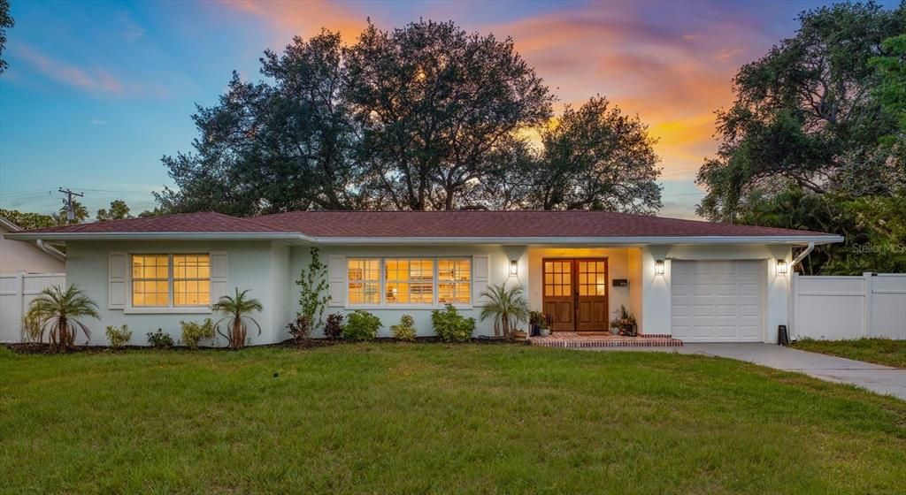 En Venta: $989,000 (3 camas, 2 baños, 2175 Pies cuadrados)