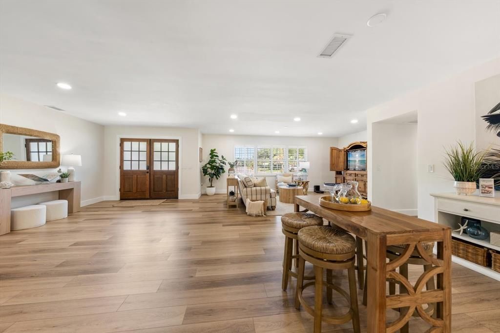 En Venta: $989,000 (3 camas, 2 baños, 2175 Pies cuadrados)