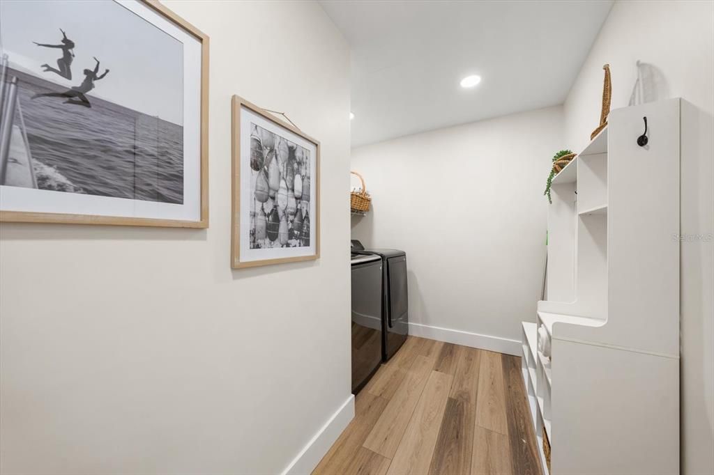 En Venta: $989,000 (3 camas, 2 baños, 2175 Pies cuadrados)