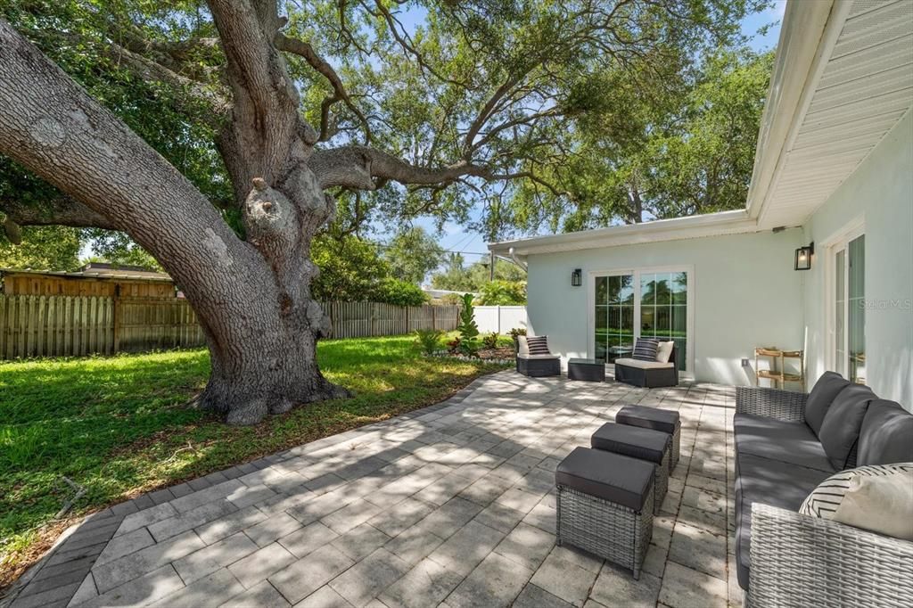 En Venta: $989,000 (3 camas, 2 baños, 2175 Pies cuadrados)