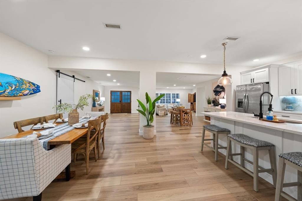 En Venta: $989,000 (3 camas, 2 baños, 2175 Pies cuadrados)