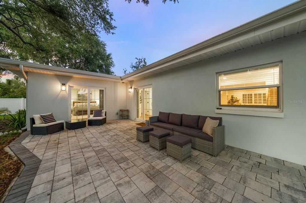 En Venta: $989,000 (3 camas, 2 baños, 2175 Pies cuadrados)