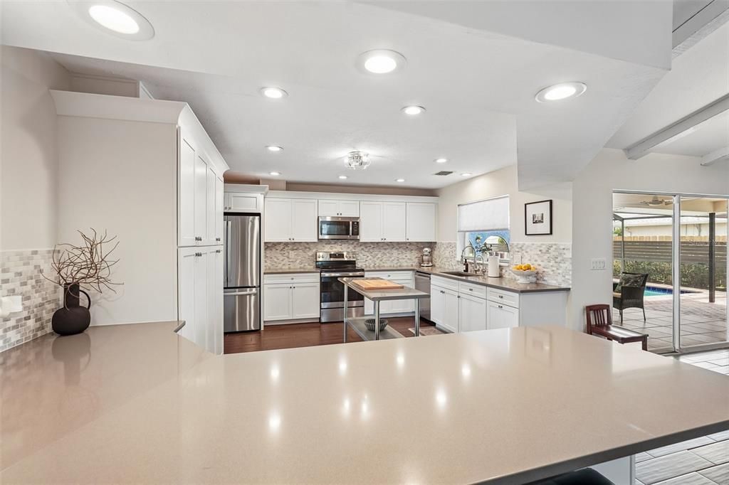 En Venta: $645,000 (2 camas, 2 baños, 2258 Pies cuadrados)