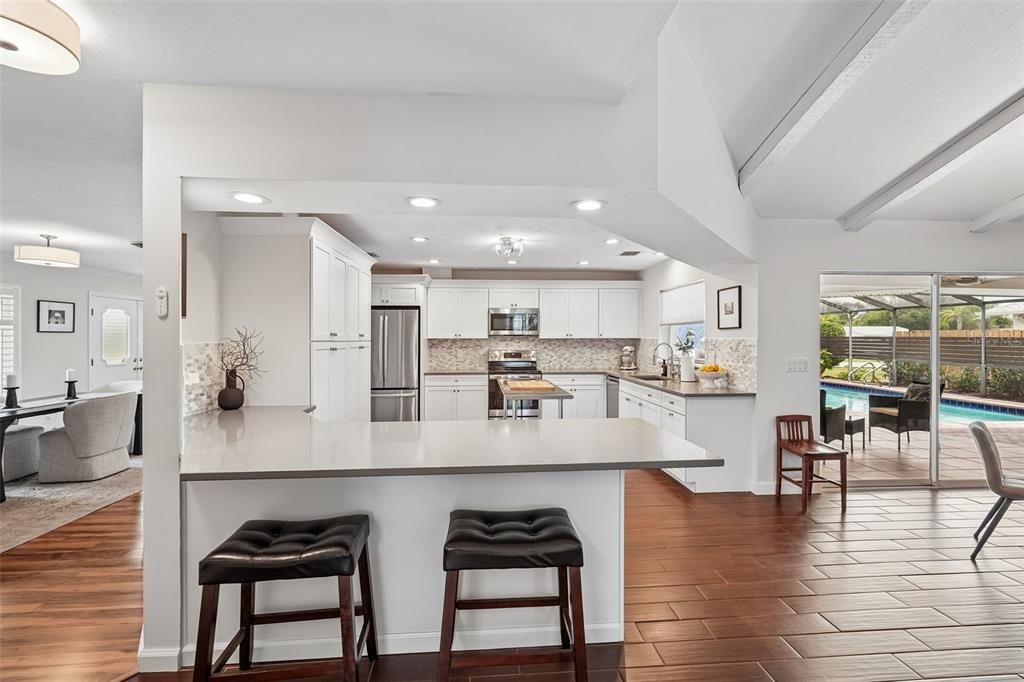 En Venta: $645,000 (2 camas, 2 baños, 2258 Pies cuadrados)