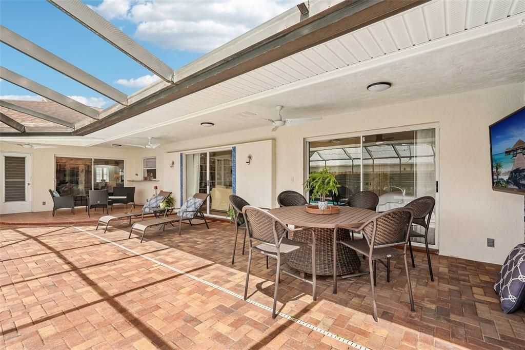 En Venta: $645,000 (2 camas, 2 baños, 2258 Pies cuadrados)