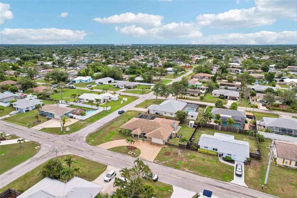 En Venta: $645,000 (2 camas, 2 baños, 2258 Pies cuadrados)