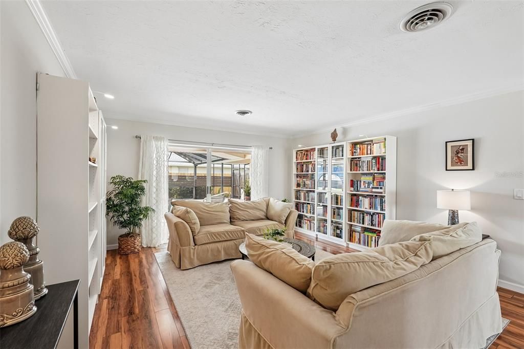 En Venta: $645,000 (2 camas, 2 baños, 2258 Pies cuadrados)